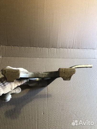 Центральная подножка Турист