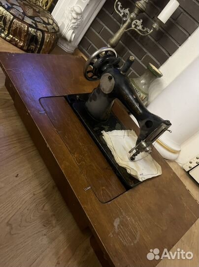 Швейная машинка,старинная швецная машинка
