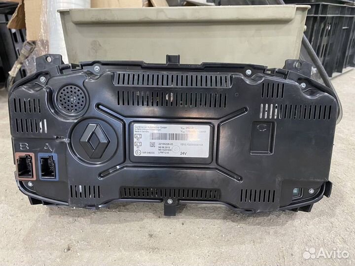 Панель приборов (щиток) Renault T 22166228