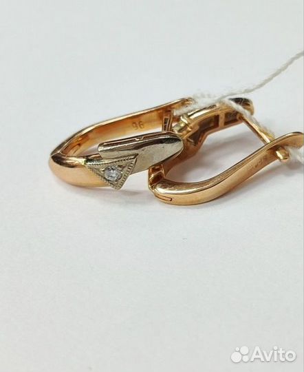 Золотые серьги с камнем