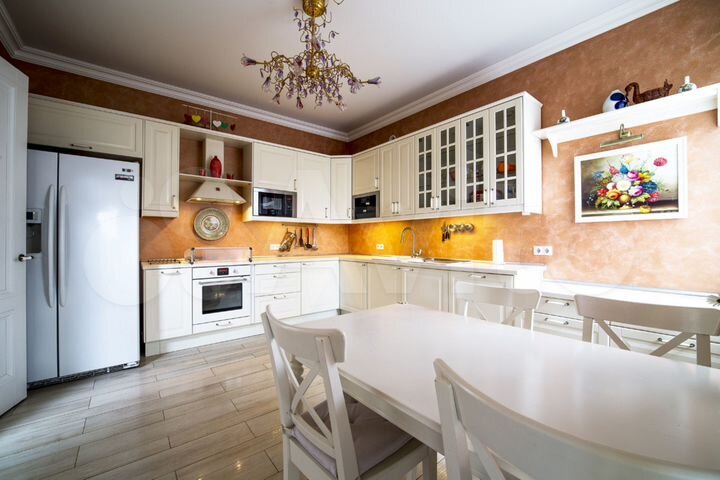 Коттедж 339 м² на участке 6 сот.