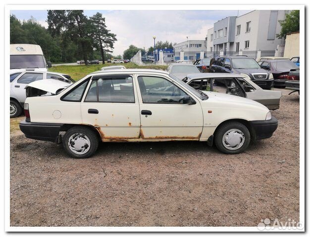 Daewoo Nexia белая 2002 год (разбор по запчастям)