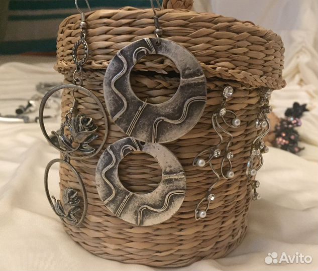 Украшения и заколки