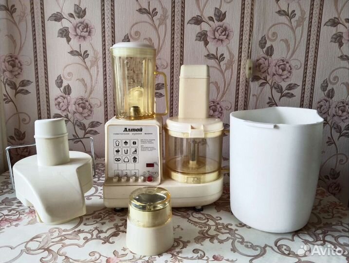 Универсальная кухонная машина 