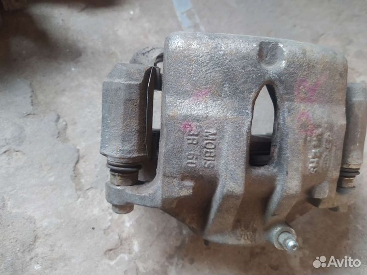 Hyundai ix35 Суппорт тормозной передний правый