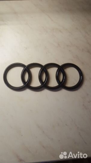 Эмблема audi черная