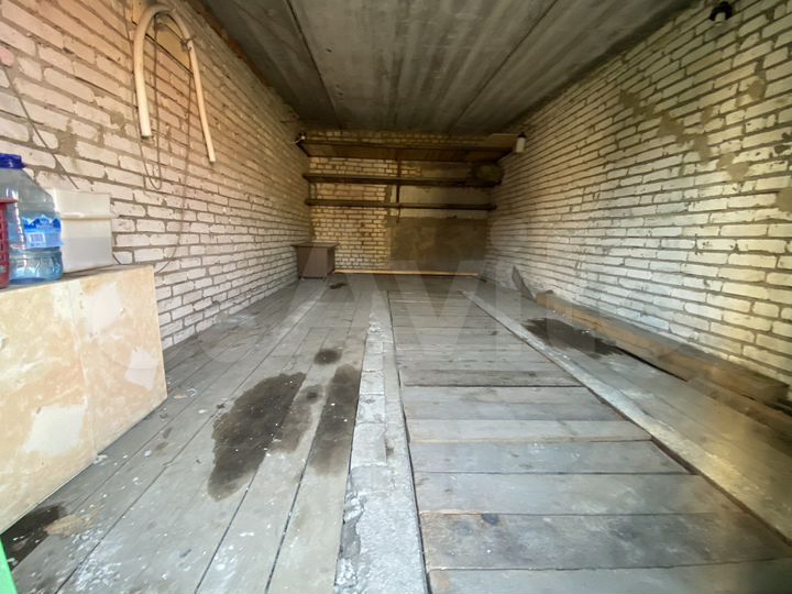 Гараж, > 30 м²