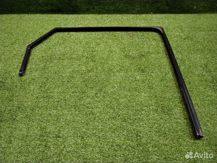 Уплотнитель стекла двери задний левый Kia Ceed JD