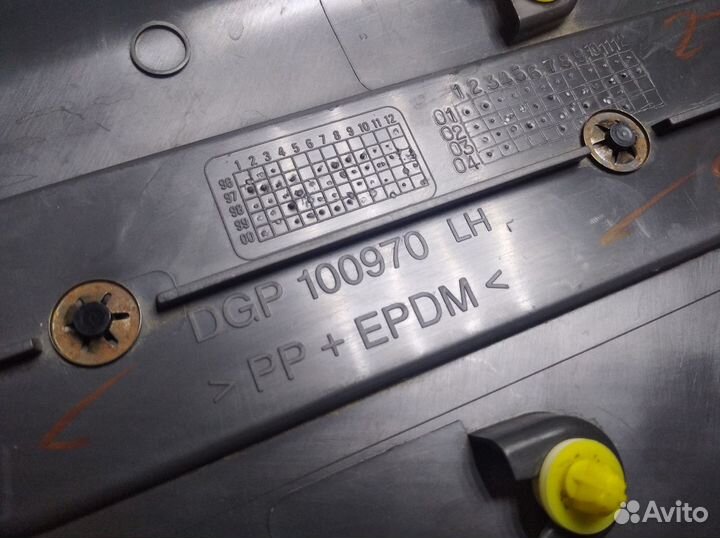 Накладка двери багажника Land Rover Freelander L31