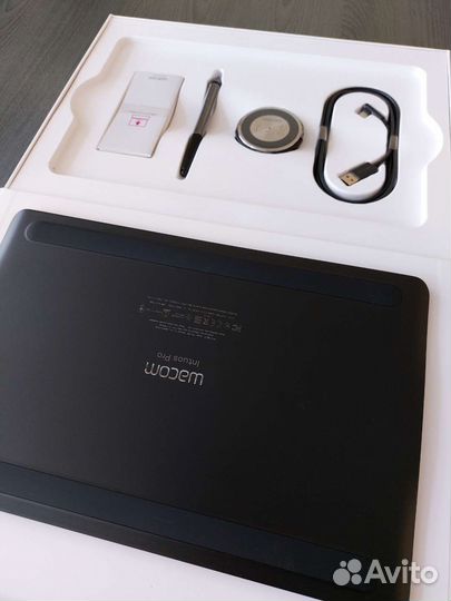 Графический планшет Wacom intuos pro M PTH-660