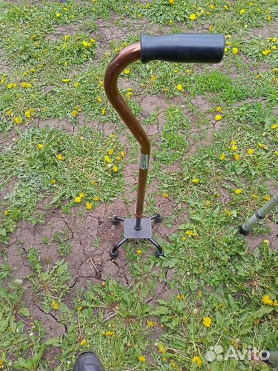 Трость с широким основанием