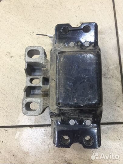 Подушка коробки передач левая Volkswagen Golf Plus