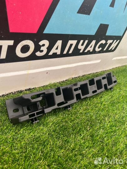 Кронштейн (крепление) правый Tesla Model X 2018