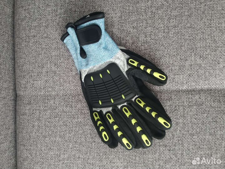 Противоударные перчатки Новые