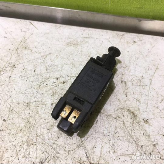 Датчик включения стопсигнала Фольксваген Пассат