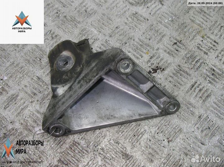 Кронштейн двигателя BMW 5 E60/E61 2003 6761149