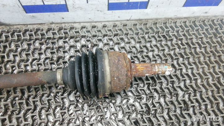 Полуось передняя левая (приводной вал, шрус)