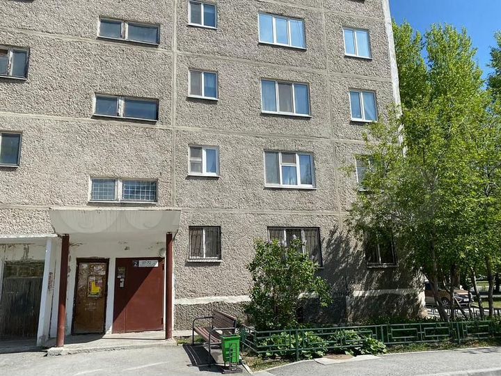 2-к. квартира, 47 м², 1/9 эт.