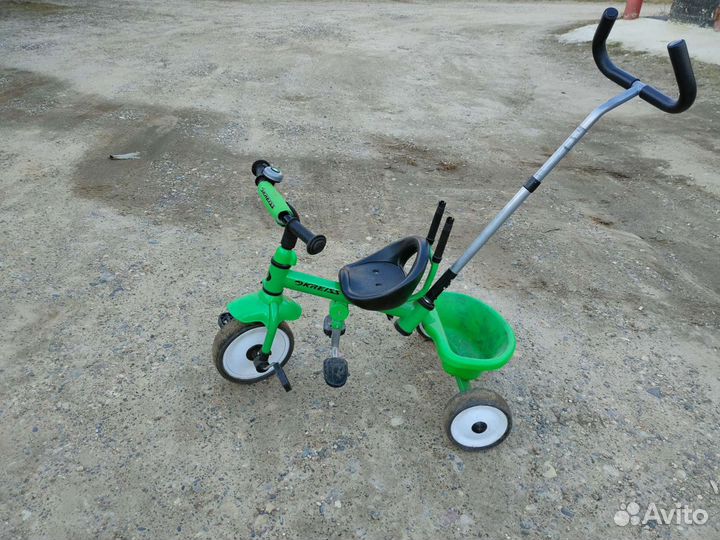 Трехколесный велосипед с родительской ручкой