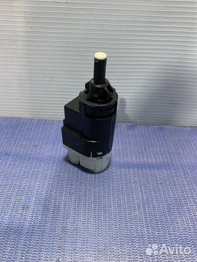 Датчик включения стоп сигнала Лягушка Nissan terra