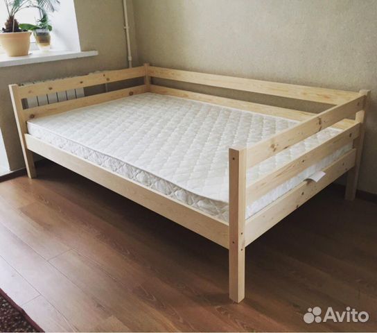 Кровать односпальная деревянная с бортами от
