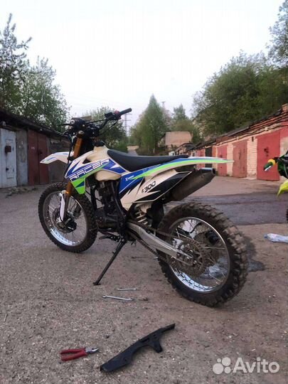 Мотоцикл 300 кубов