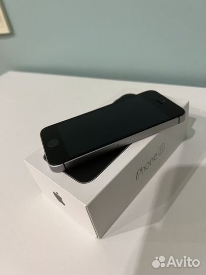 iPhone SE, 32 ГБ