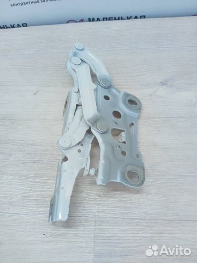 Петля капота левая BMW 5 G30/G31 G30 (2016 - 2020)