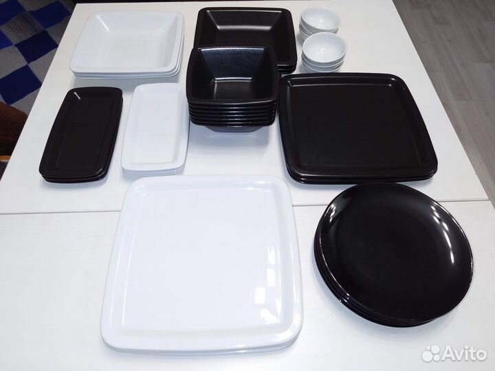 Комплект обеденных тарелок IKEA, квадратные