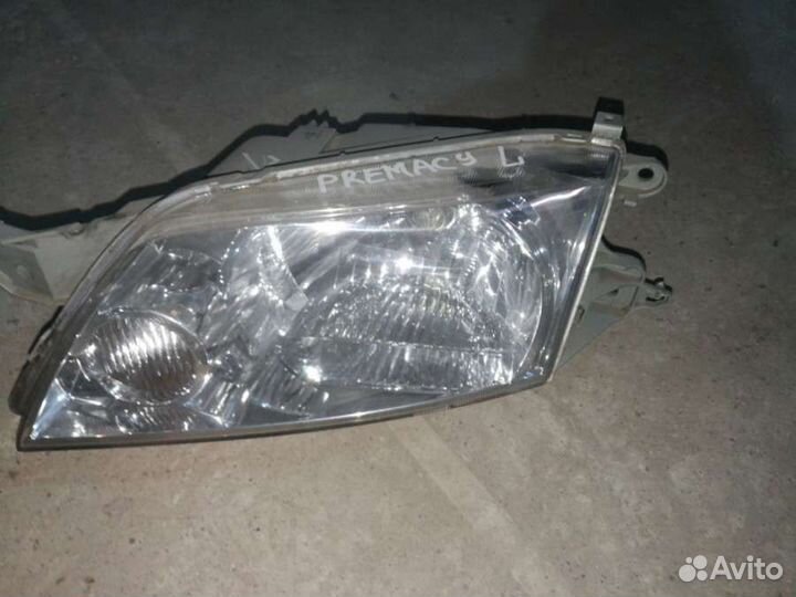 Фара передняя правая Mazda Premacy 1