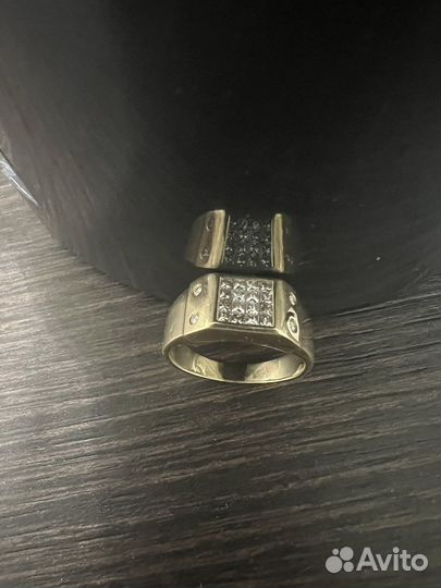 Мужской золотой перстень с бриллиантами