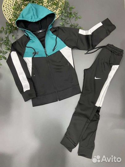 Костюм спортивный
