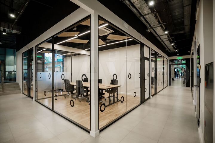 Офис с переговорными и сервисом