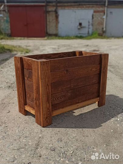 Деревянное уличное кашпо