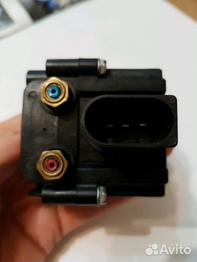 Блок клапанов пневмоподвески BMW X5 (е70)