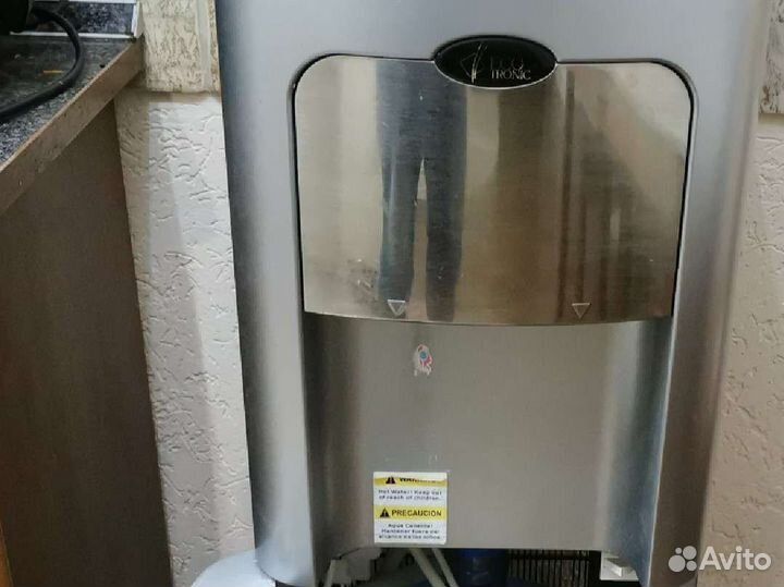 Кулер для воды напольный