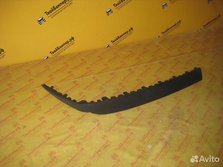 Спойлер переднего бампера правый Volkswagen Golf 3