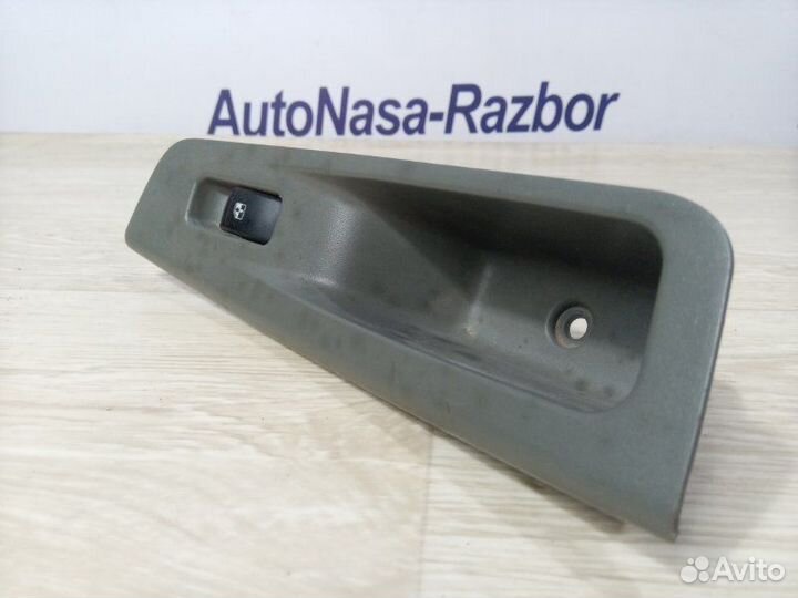 Кнопка стеклоподъемника передняя правая Chevrolet