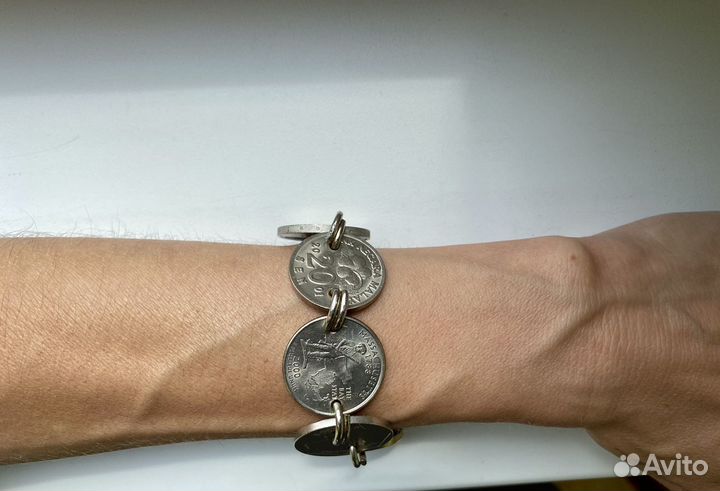 Классный браслет с монетами