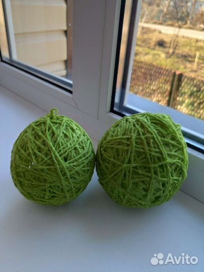 Декоративный шар из ниток для украшения