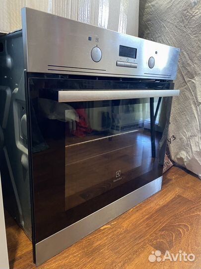 Электрический духовой шкаф Electrolux oeeb4330X