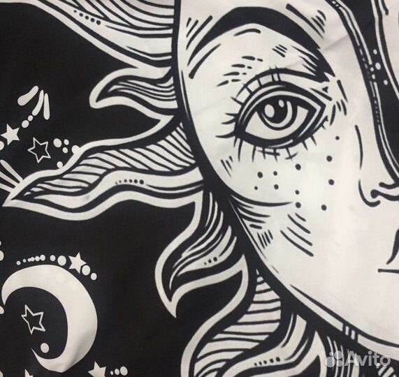 Гобелен с изображением солнца и луны