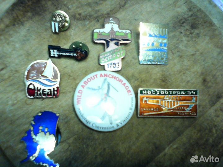 Значки и нагрудные знаки