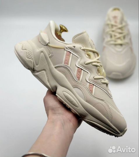 Кроссовки adidas ozweego