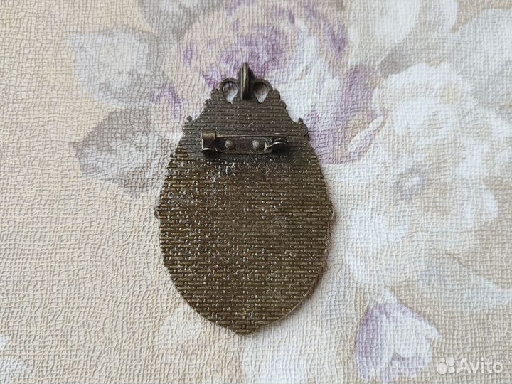 Старинная брошь