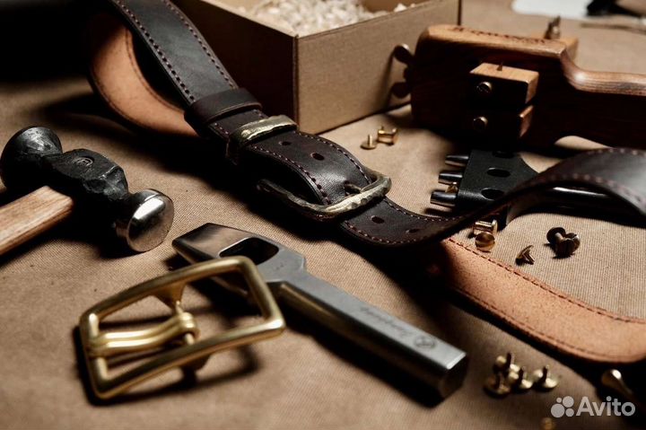 Кожанный ремень с прошивкой и авторской пряжкой