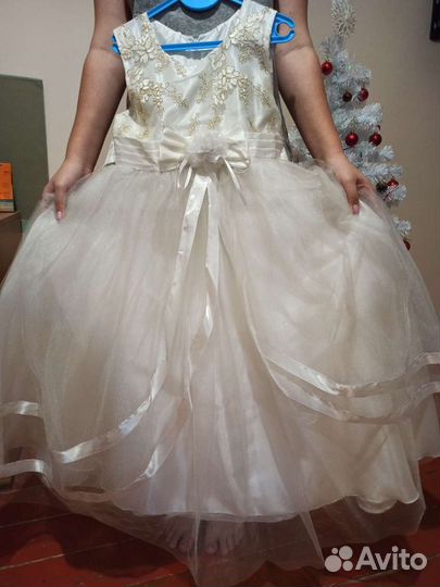 Платье праздничное