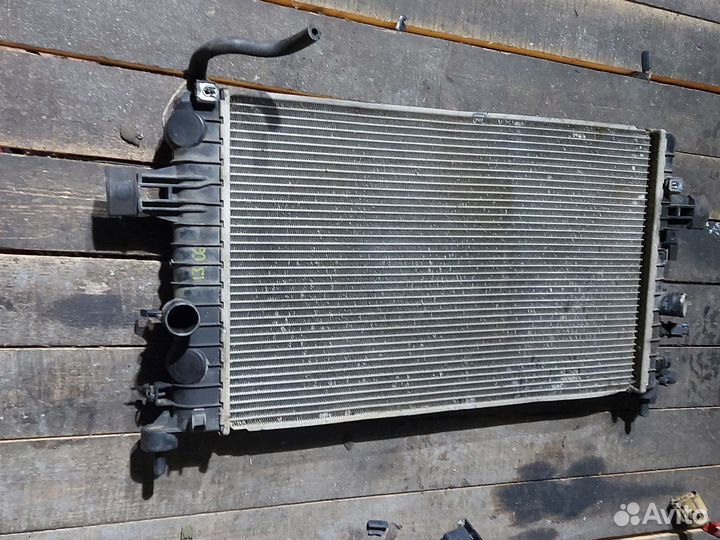 Радиатор охлаждения Опель Зафира Б Астра Н