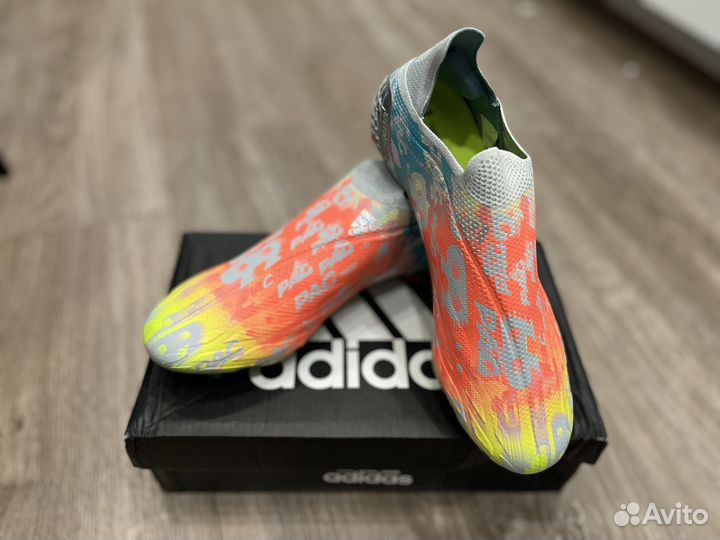 Футбольные бутсы adidas