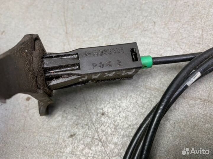 Трос открывания бензобака Mitsubishi Carisma седан